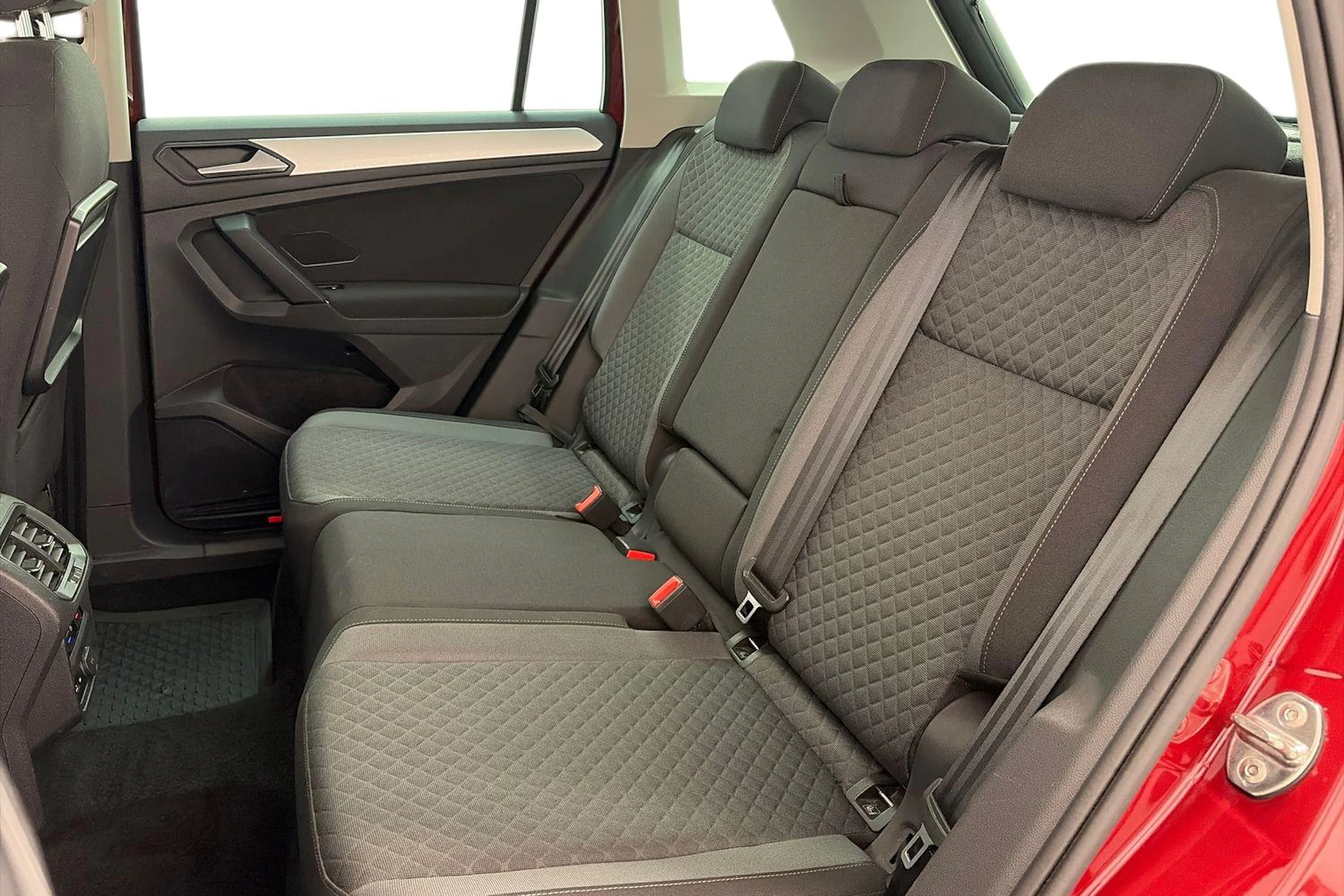 Punainen Volkswagen Tiguan 2019 kuva 8.