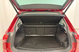 Punainen Volkswagen Tiguan 2019 kuva 12.