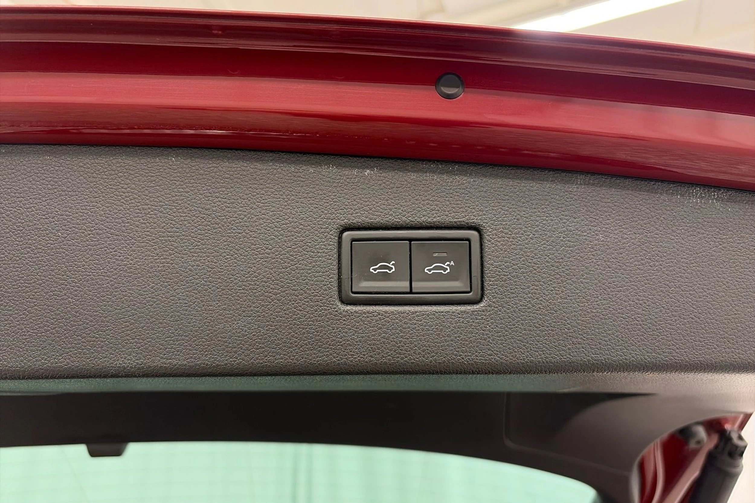 Punainen Volkswagen Tiguan 2019 kuva 13.