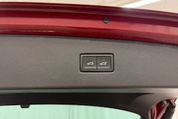 Punainen Volkswagen Tiguan 2019 kuva 13.