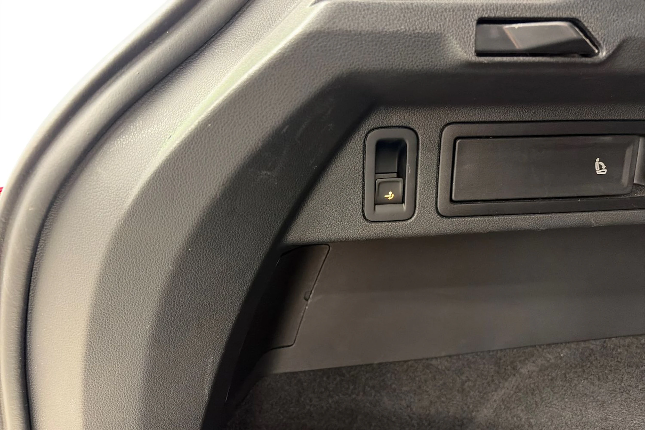 Punainen Volkswagen Tiguan 2019 kuva 14.