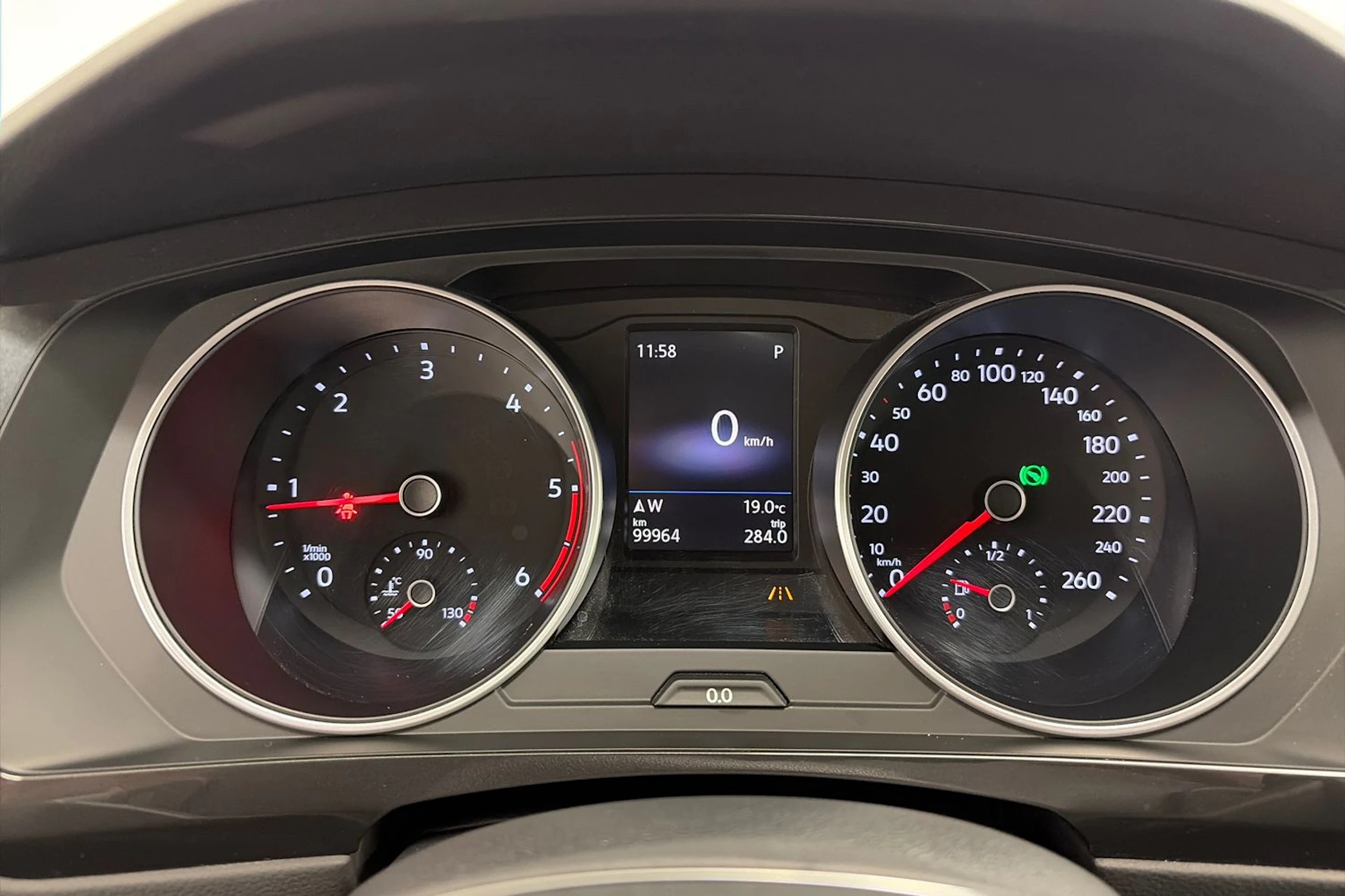 Punainen Volkswagen Tiguan 2019 kuva 16.