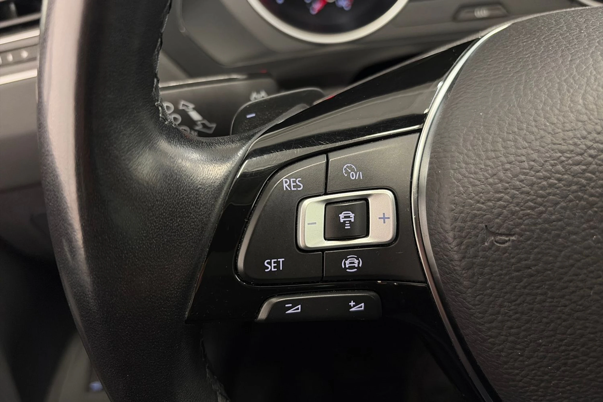 Punainen Volkswagen Tiguan 2019 kuva 17.