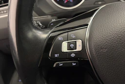 Punainen Volkswagen Tiguan 2019 kuva 17.