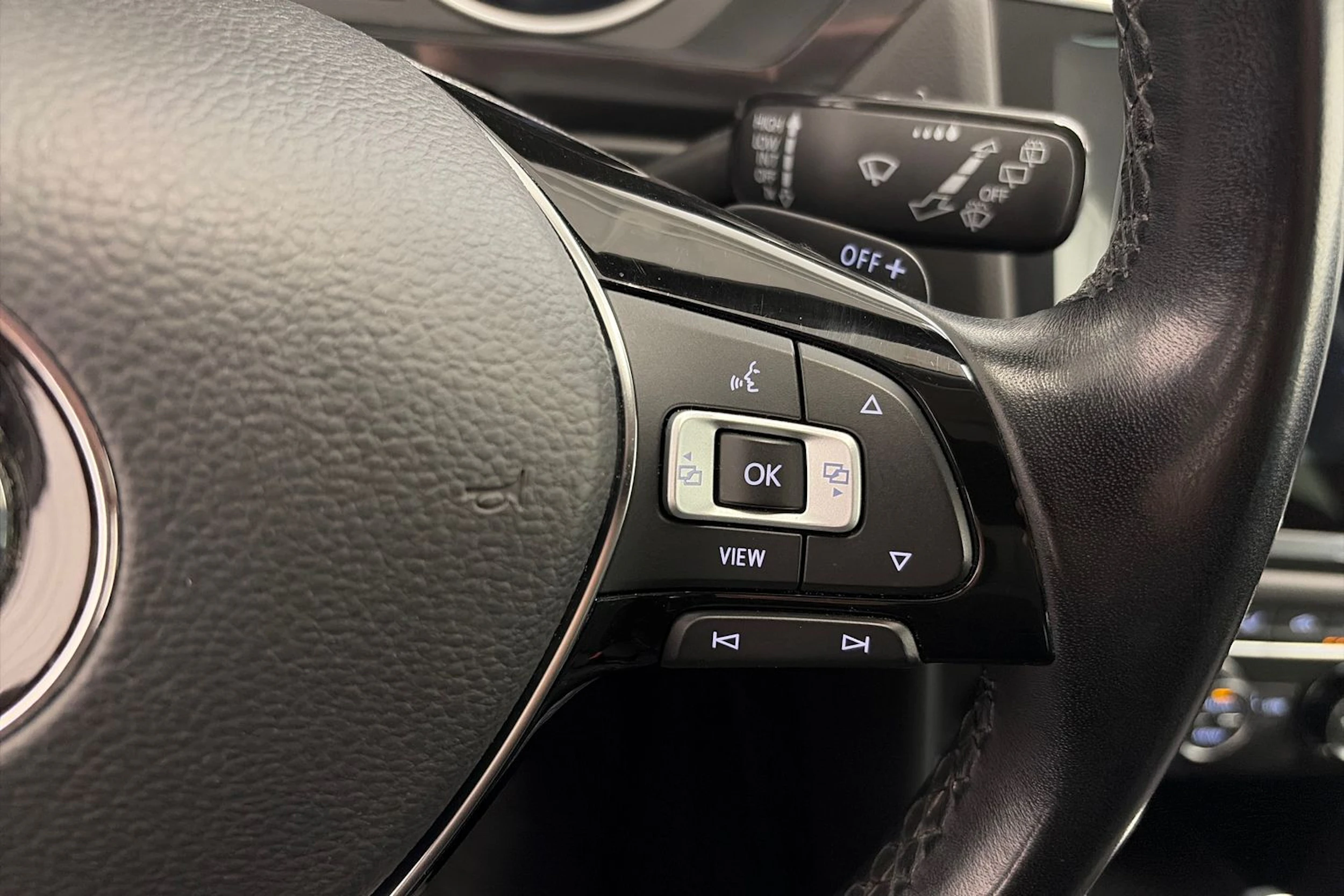 Punainen Volkswagen Tiguan 2019 kuva 18.