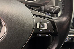 Punainen Volkswagen Tiguan 2019 kuva 18.