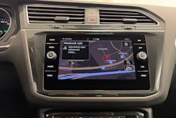 Punainen Volkswagen Tiguan 2019 kuva 19.