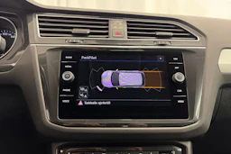 Punainen Volkswagen Tiguan 2019 kuva 20.