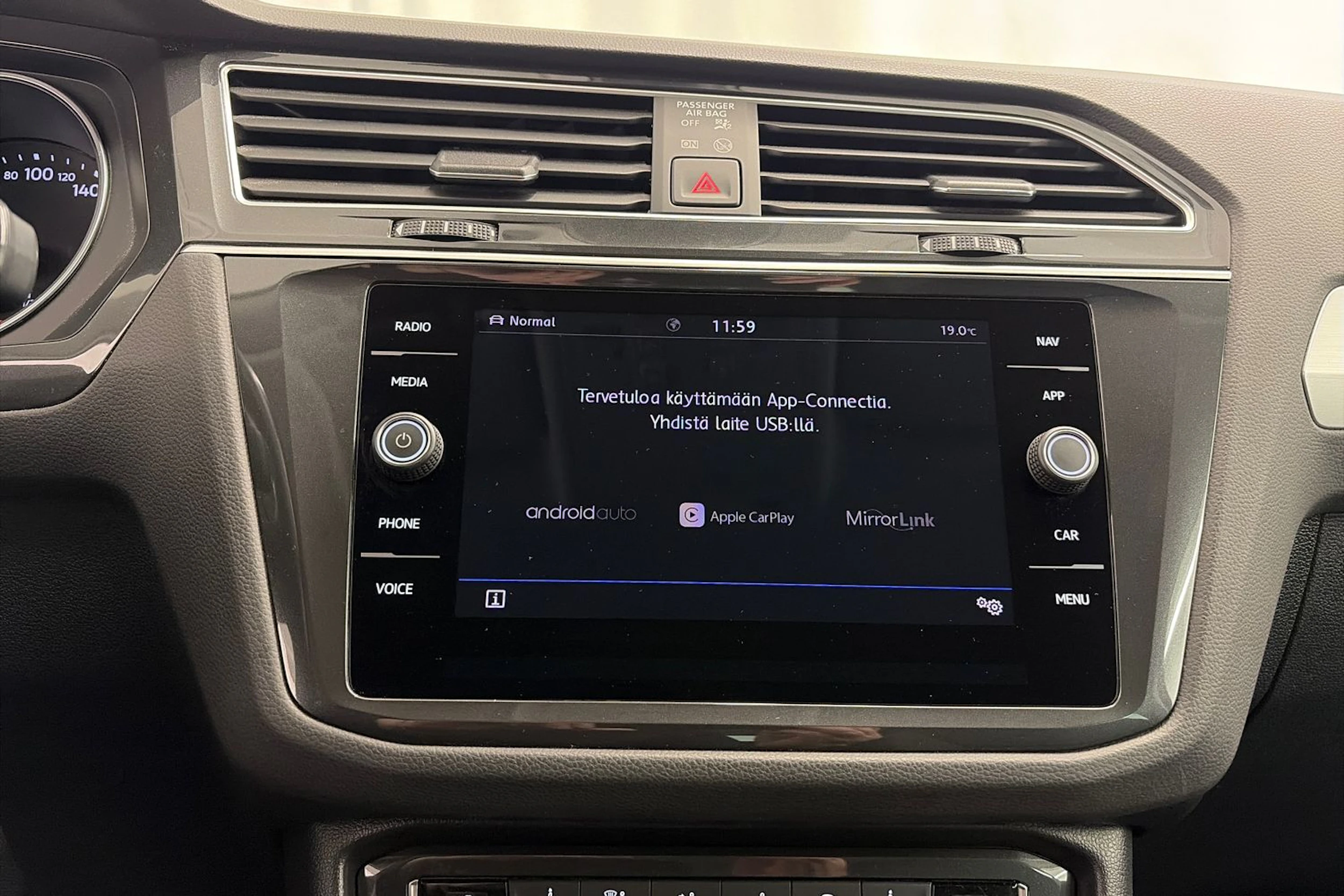 Punainen Volkswagen Tiguan 2019 kuva 21.