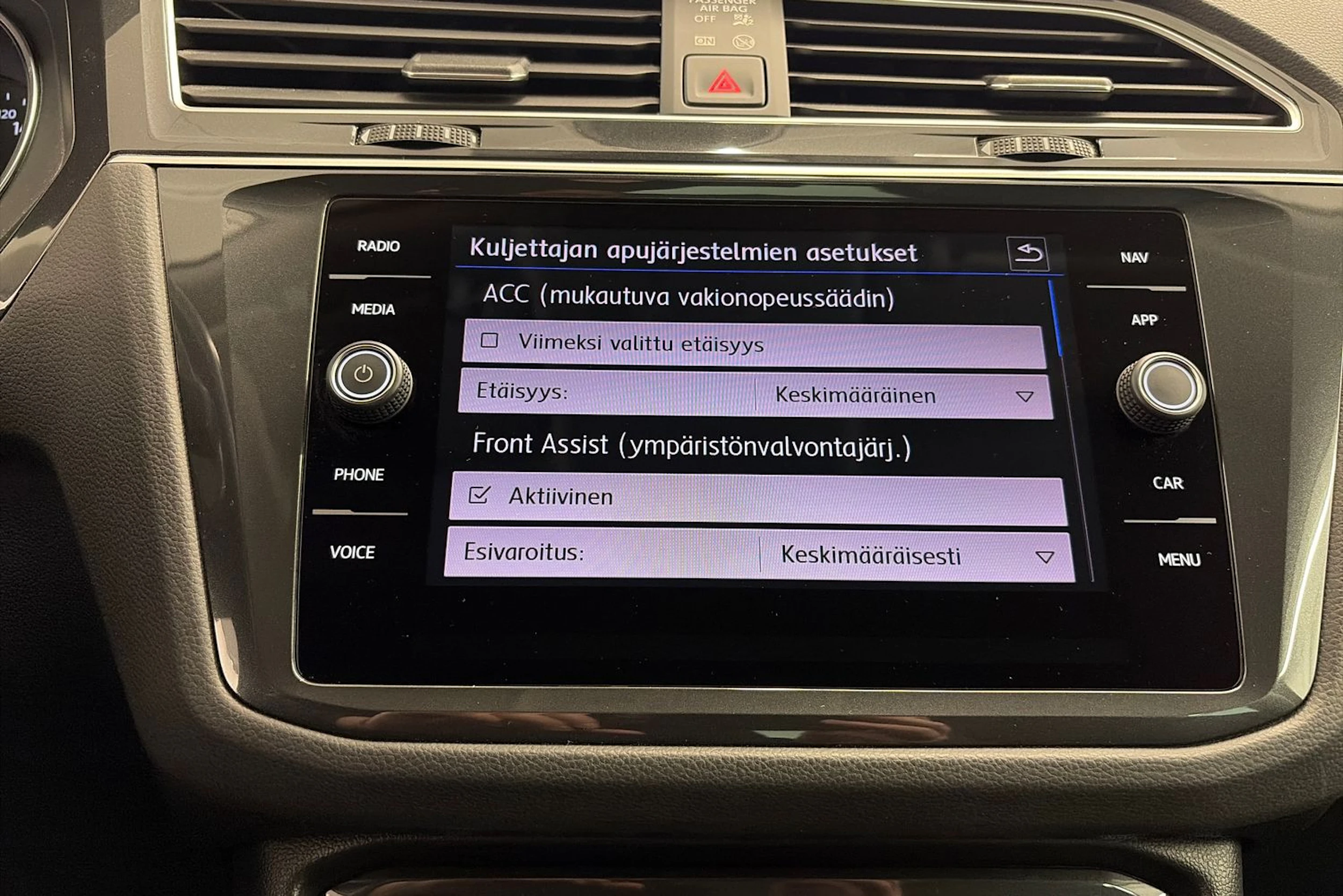 Punainen Volkswagen Tiguan 2019 kuva 22.