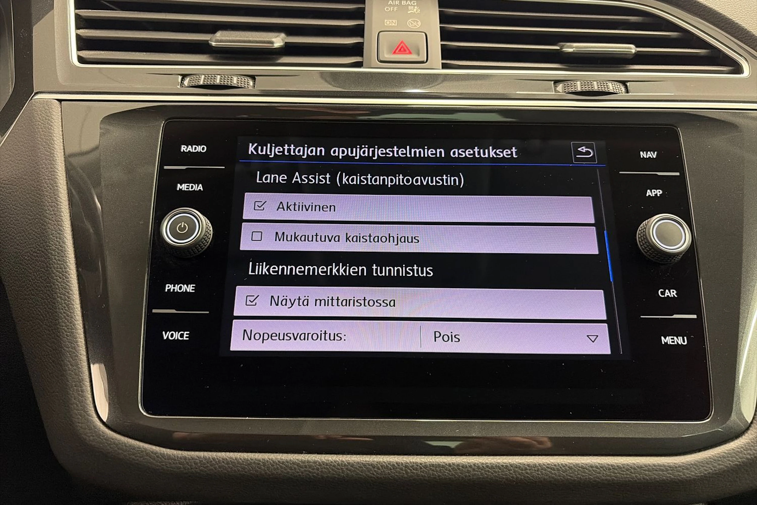 Punainen Volkswagen Tiguan 2019 kuva 23.