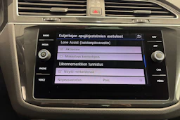 Punainen Volkswagen Tiguan 2019 kuva 23.