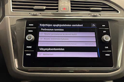 Punainen Volkswagen Tiguan 2019 kuva 24.