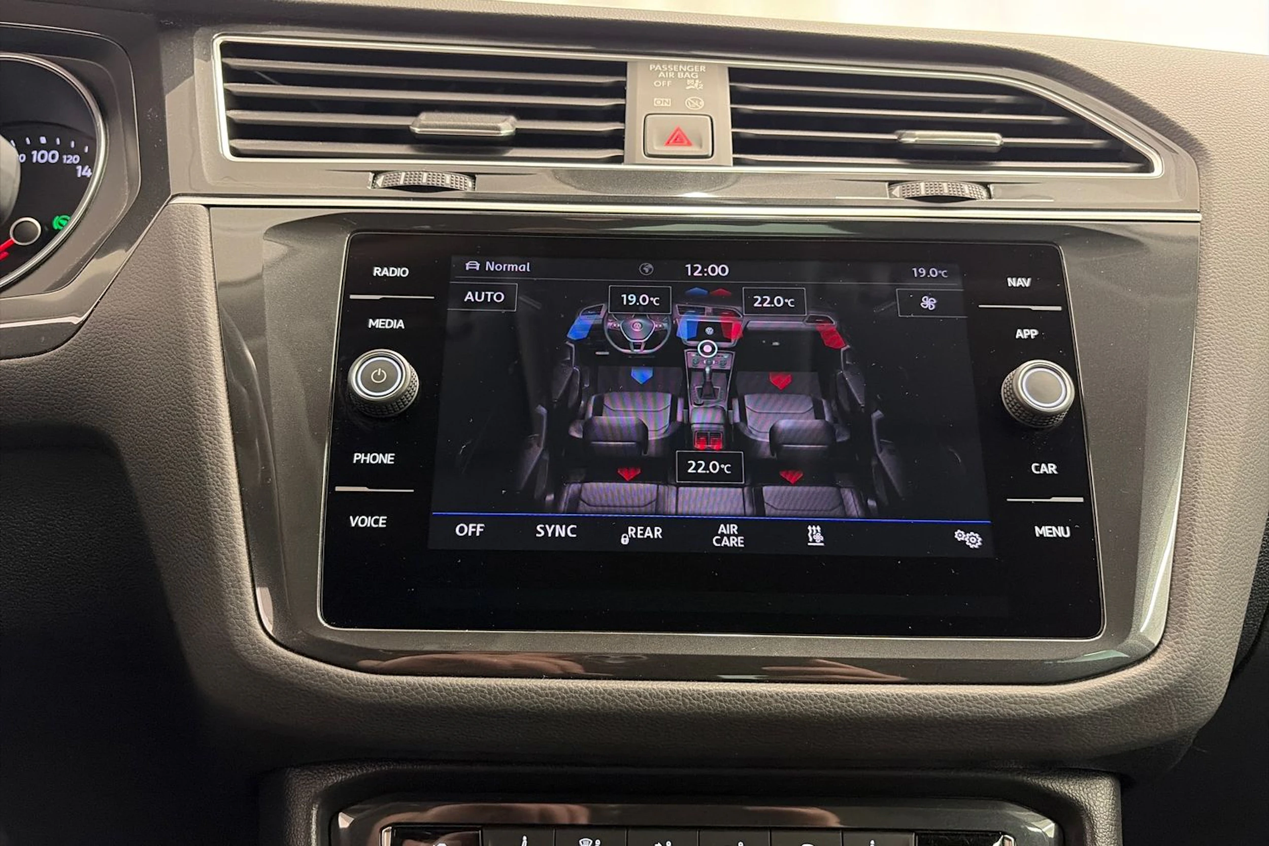 Punainen Volkswagen Tiguan 2019 kuva 25.