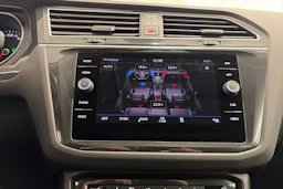Punainen Volkswagen Tiguan 2019 kuva 25.