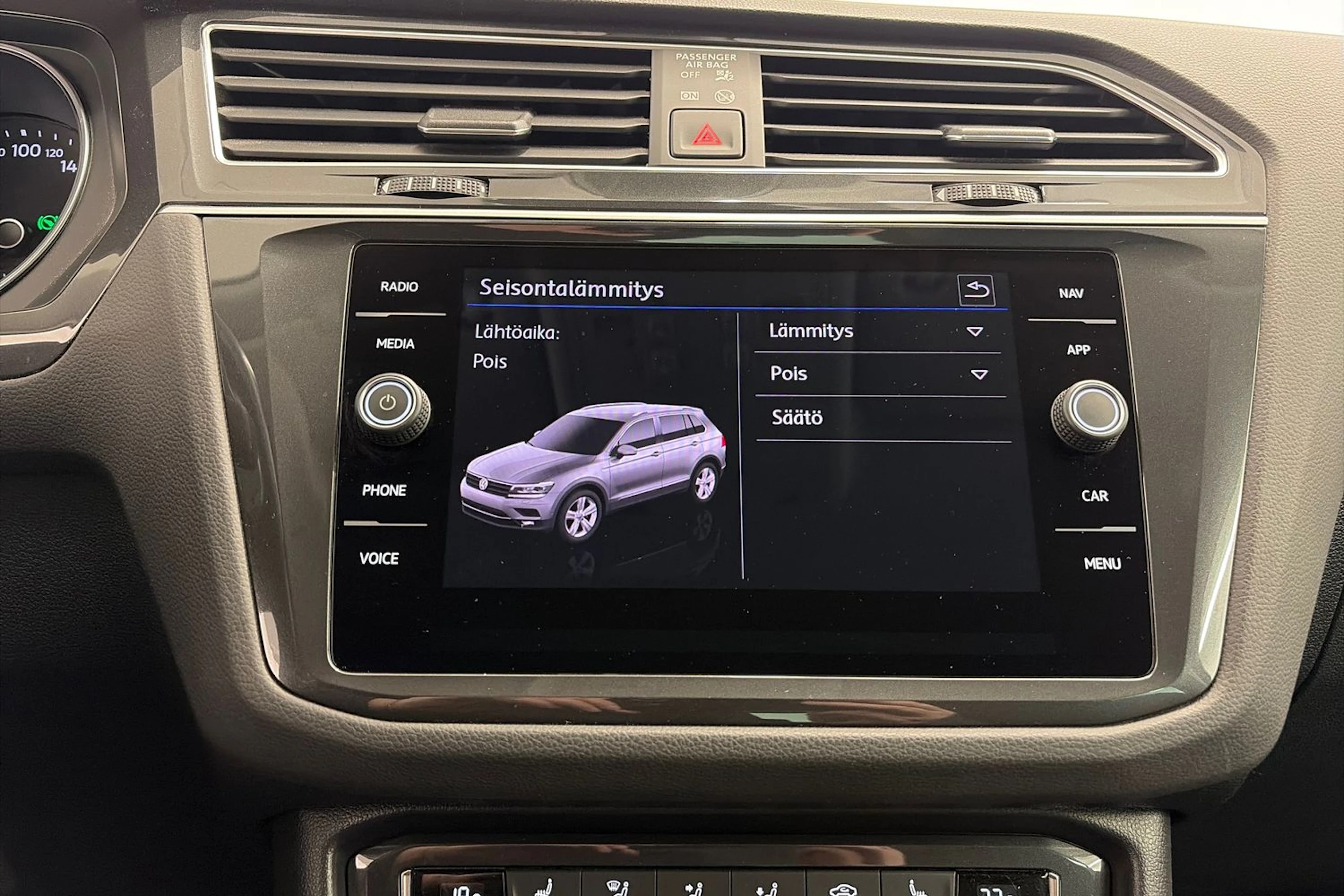 Punainen Volkswagen Tiguan 2019 kuva 26.