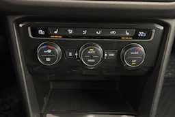 Punainen Volkswagen Tiguan 2019 kuva 27.