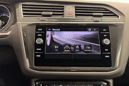 Punainen Volkswagen Tiguan 2019 kuva 28.