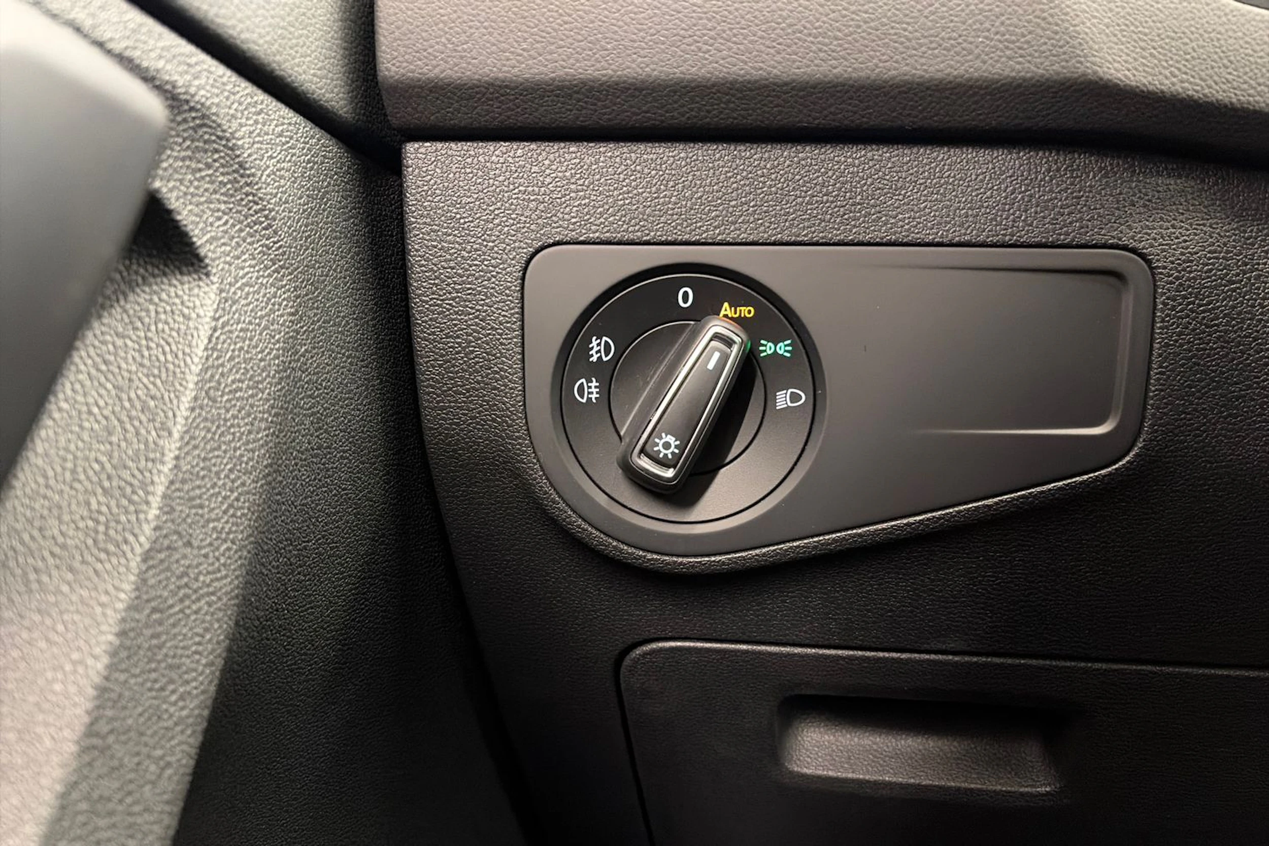 Punainen Volkswagen Tiguan 2019 kuva 29.