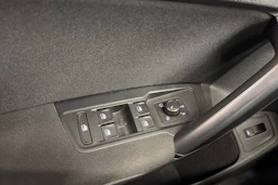 Punainen Volkswagen Tiguan 2019 kuva 30.