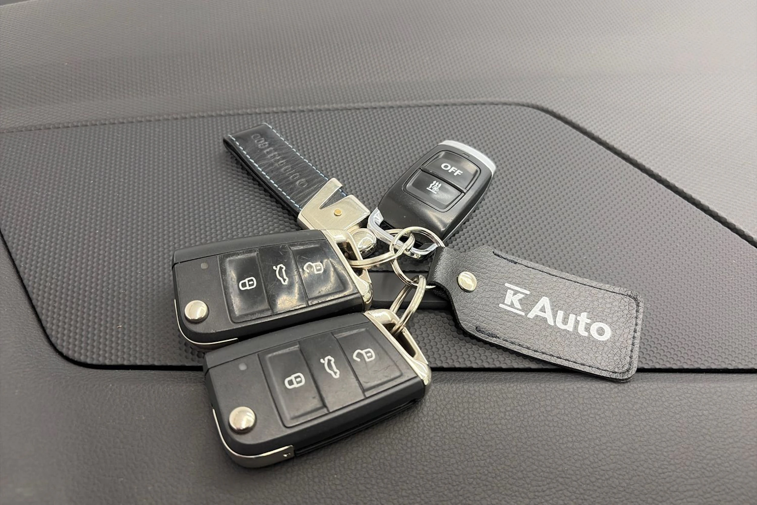 Punainen Volkswagen Tiguan 2019 kuva 31.