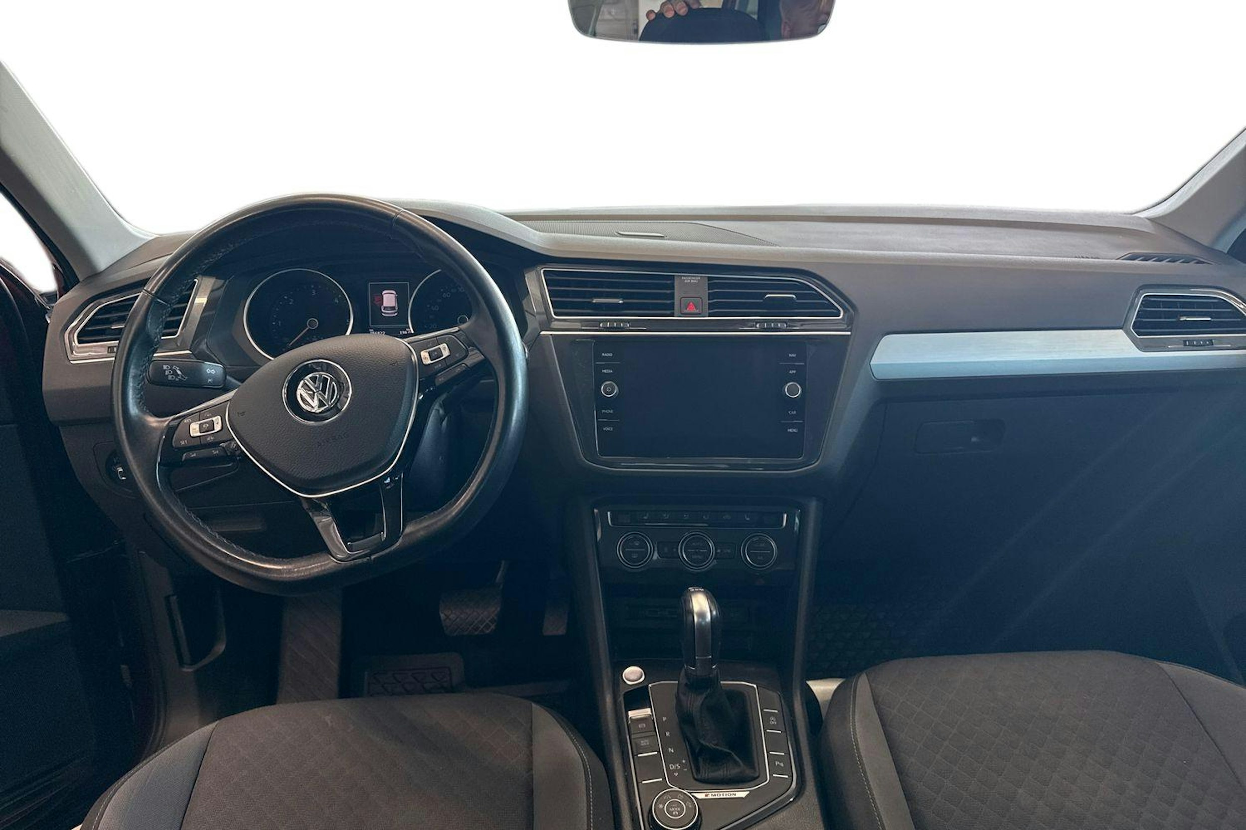 punainen Volkswagen Tiguan 2019 kuva 9.