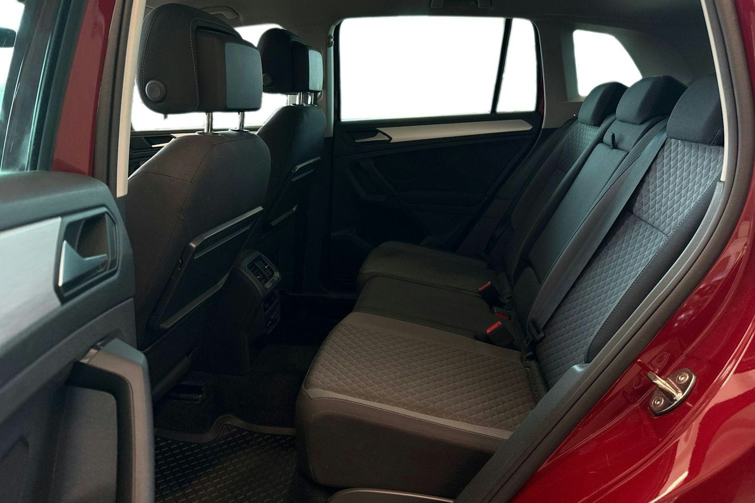 punainen Volkswagen Tiguan 2019 kuva 10.