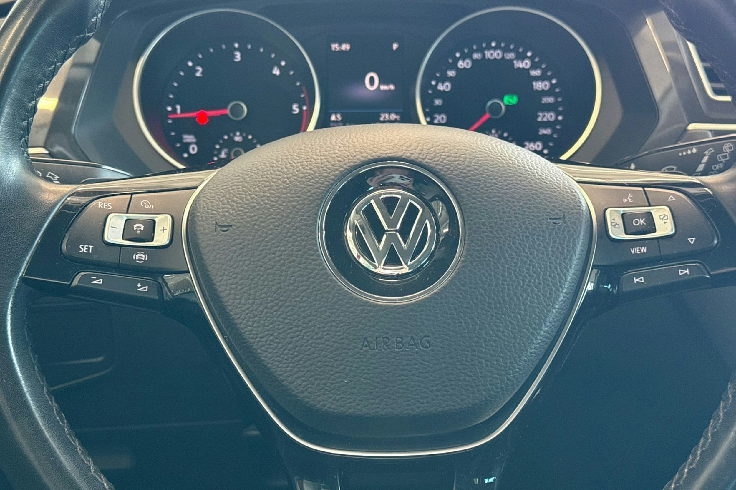 punainen Volkswagen Tiguan 2019 kuva 14.