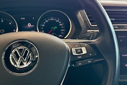 punainen Volkswagen Tiguan 2019 kuva 16.