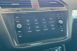 punainen Volkswagen Tiguan 2019 kuva 18.