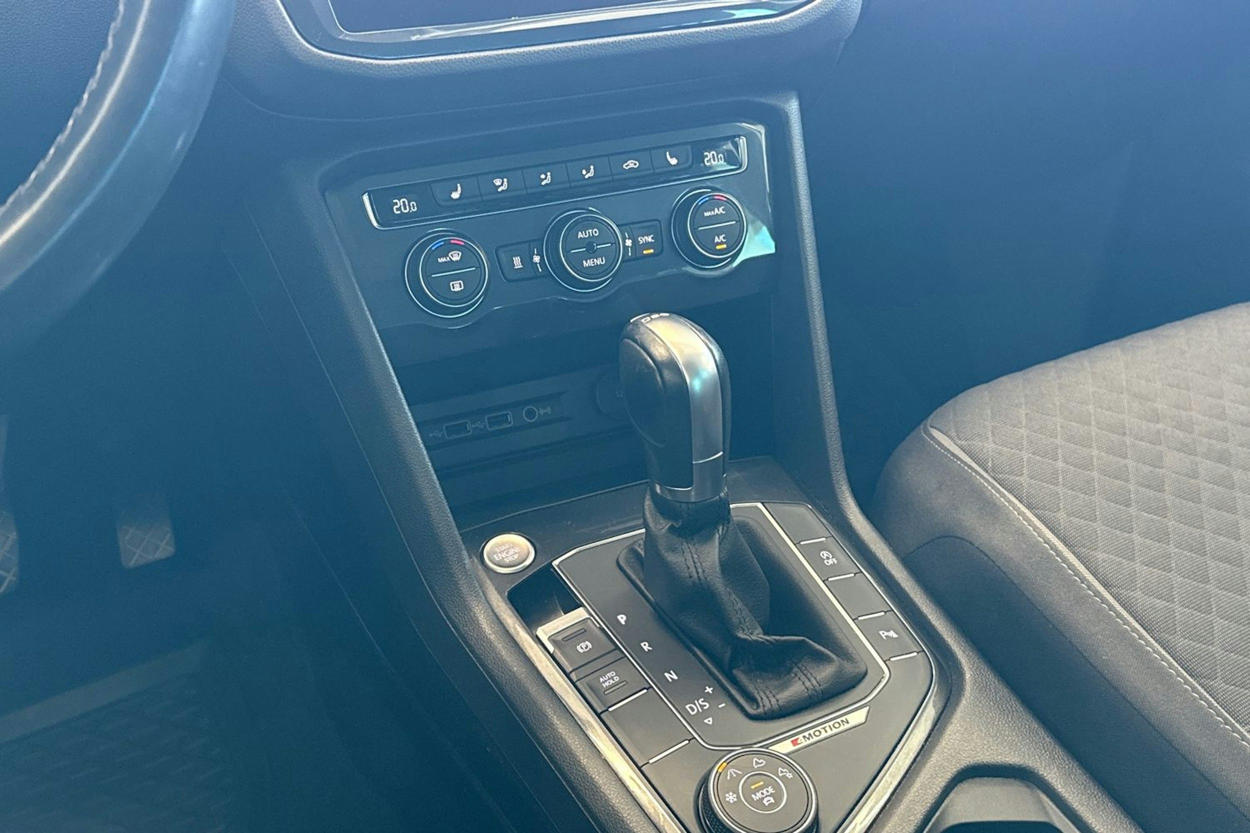 punainen Volkswagen Tiguan 2019 kuva 20.