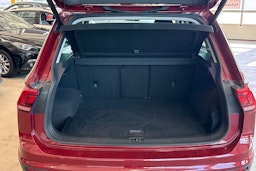 punainen Volkswagen Tiguan 2019 kuva 21.