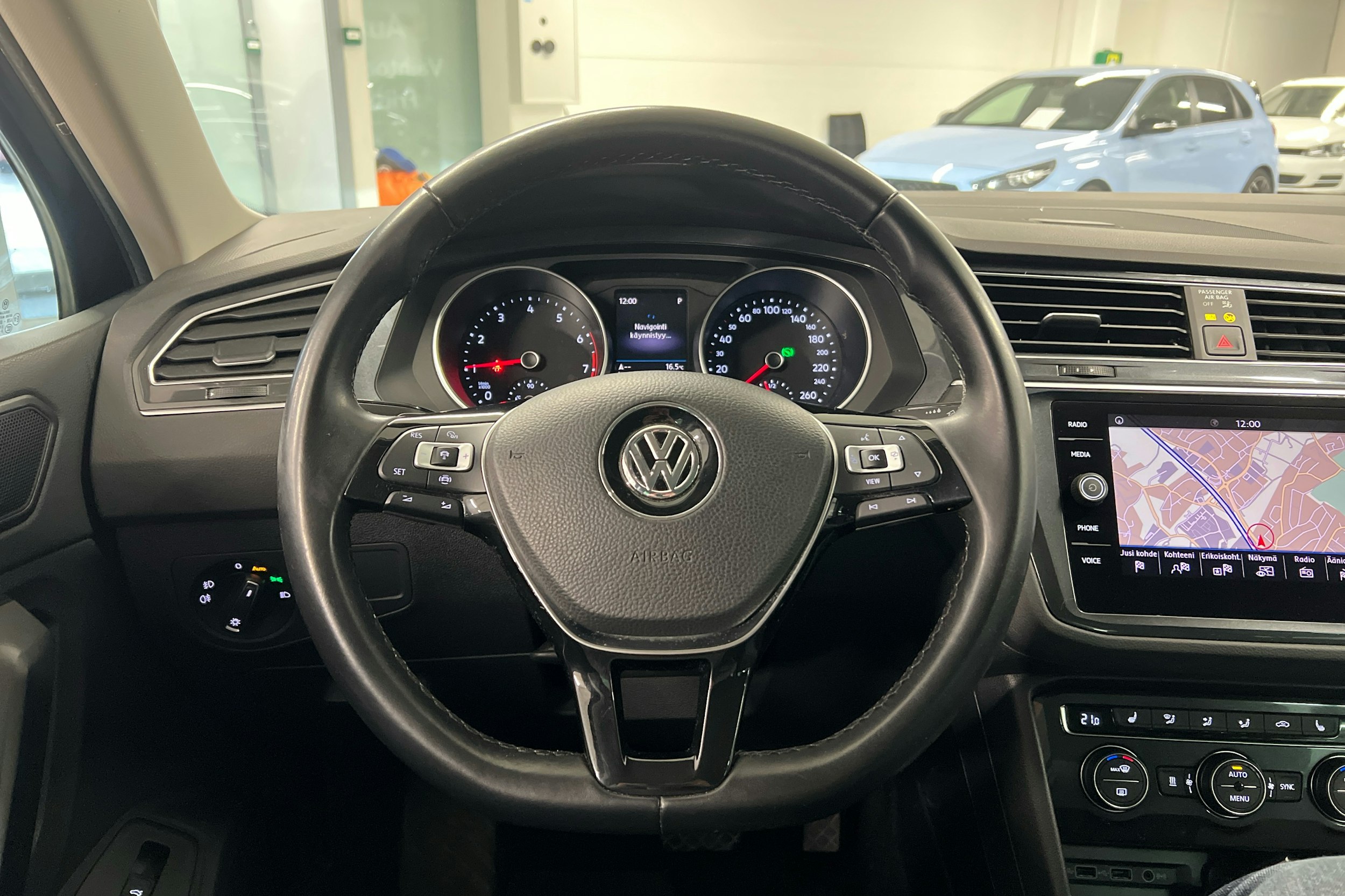 punainen Volkswagen Tiguan 2019 kuva 11.