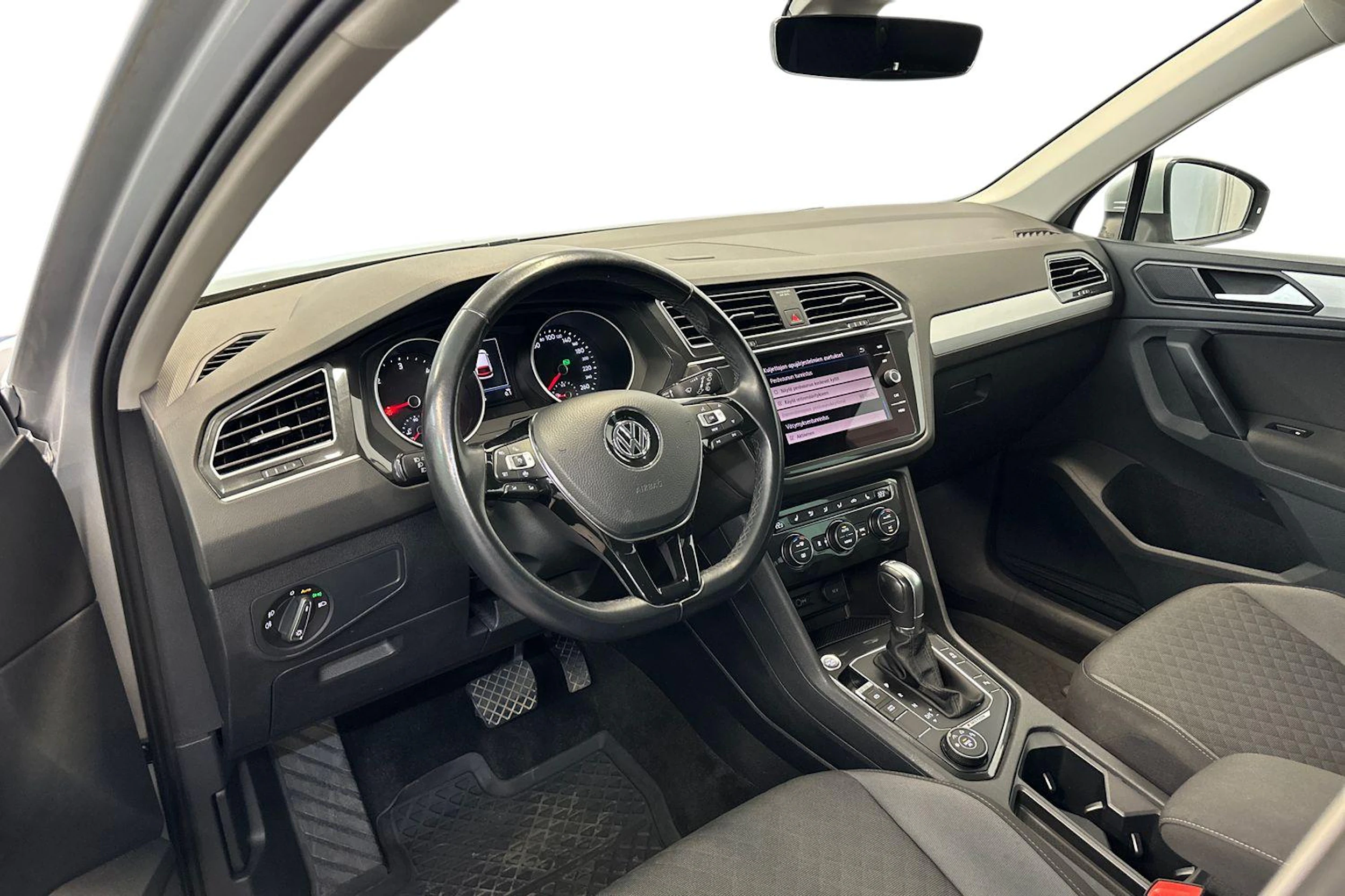 hopea Volkswagen Tiguan 2019 kuva 8.