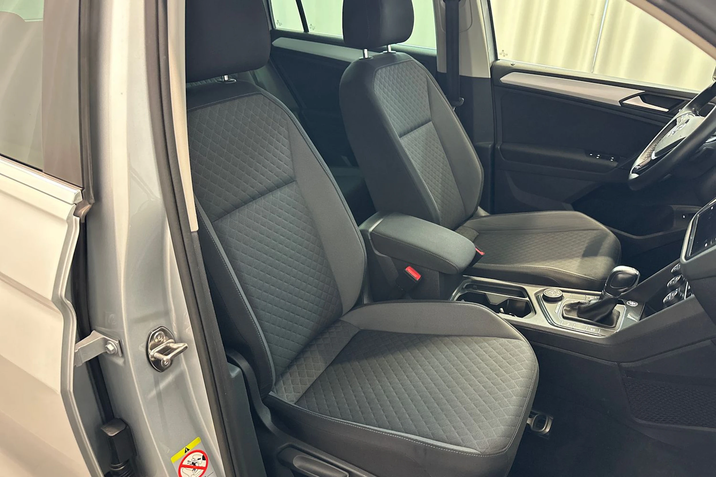 hopea Volkswagen Tiguan 2019 kuva 17.