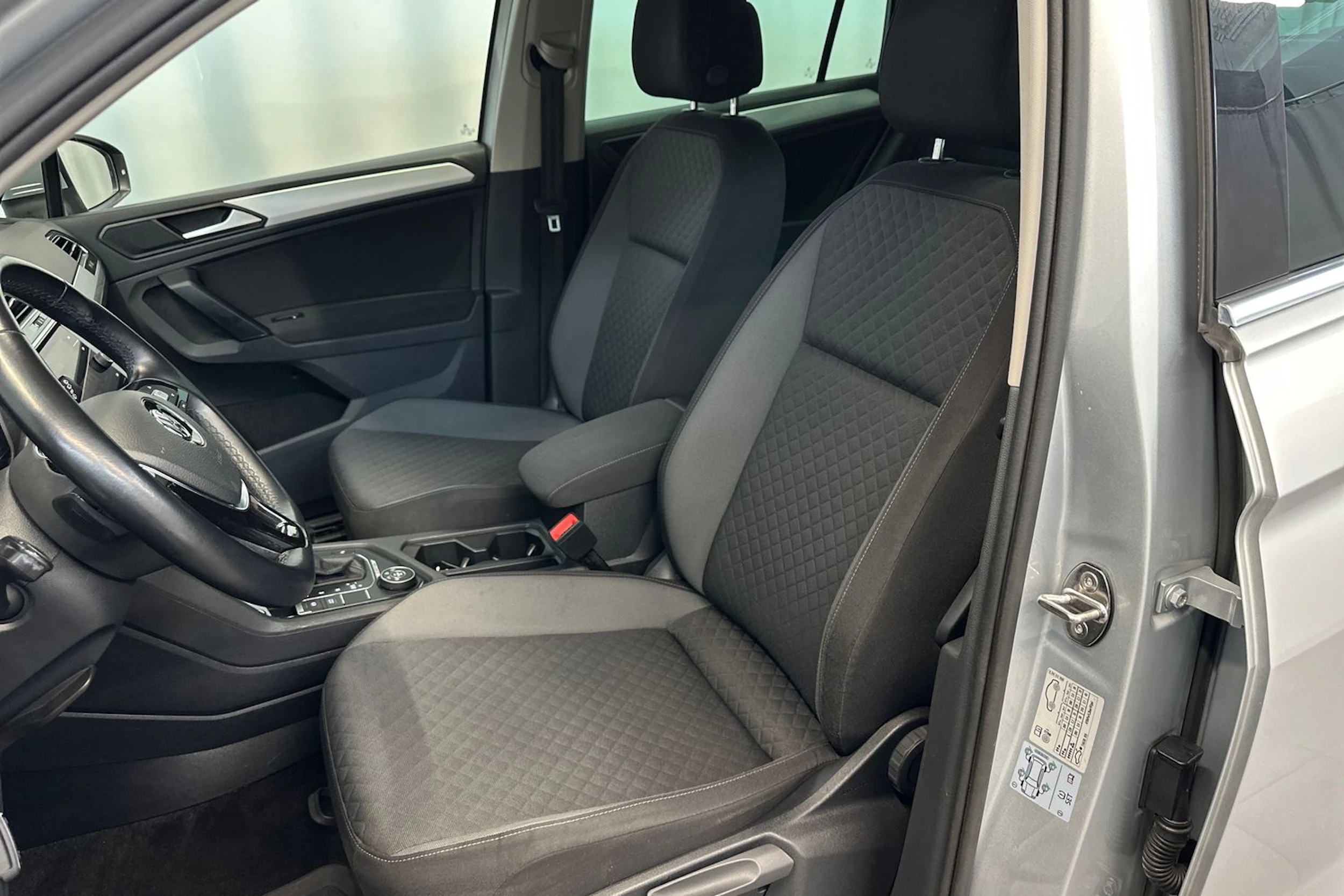 hopea Volkswagen Tiguan 2019 kuva 18.