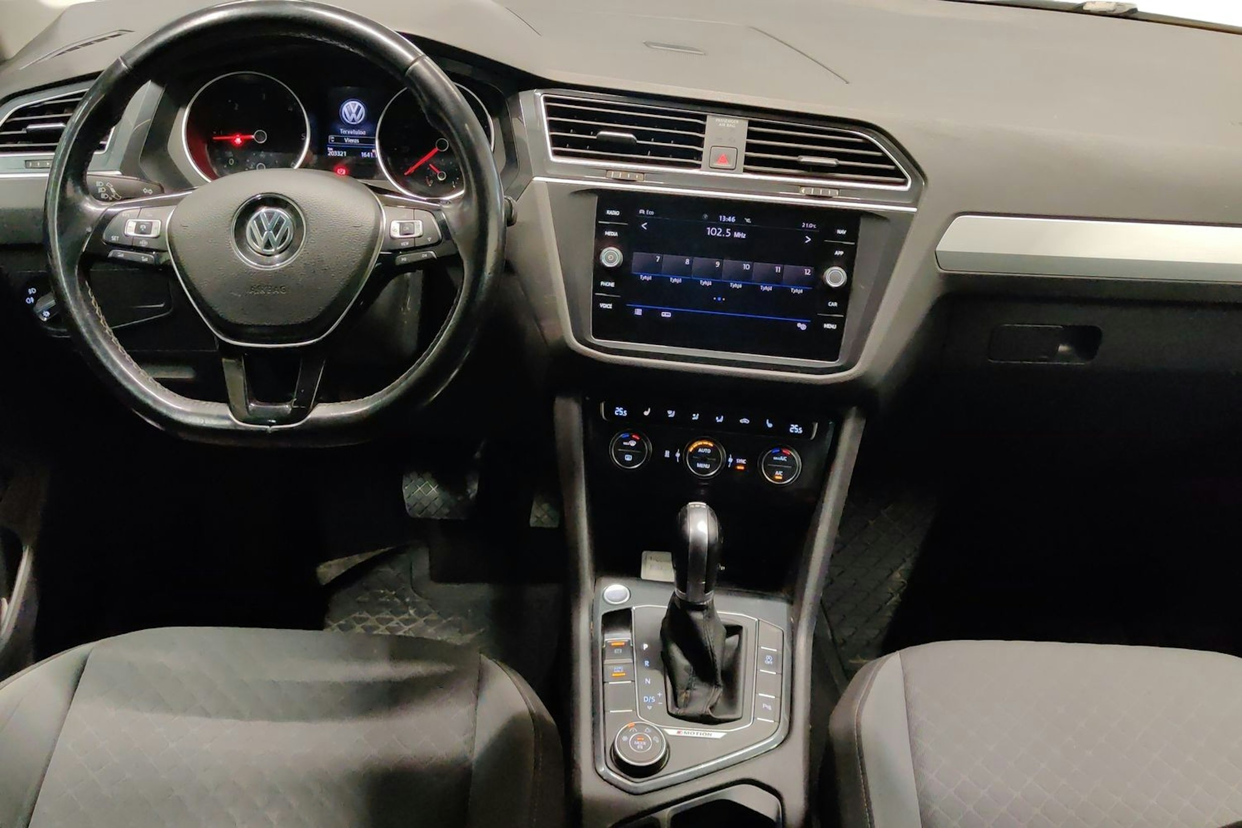 Valkoinen Volkswagen Tiguan 2019 kuva 7.