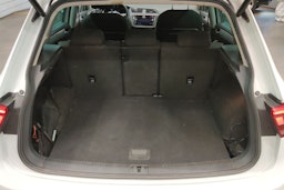 Valkoinen Volkswagen Tiguan 2019 kuva 12.