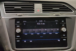Valkoinen Volkswagen Tiguan 2019 kuva 14.