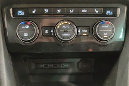 Valkoinen Volkswagen Tiguan 2019 kuva 20.
