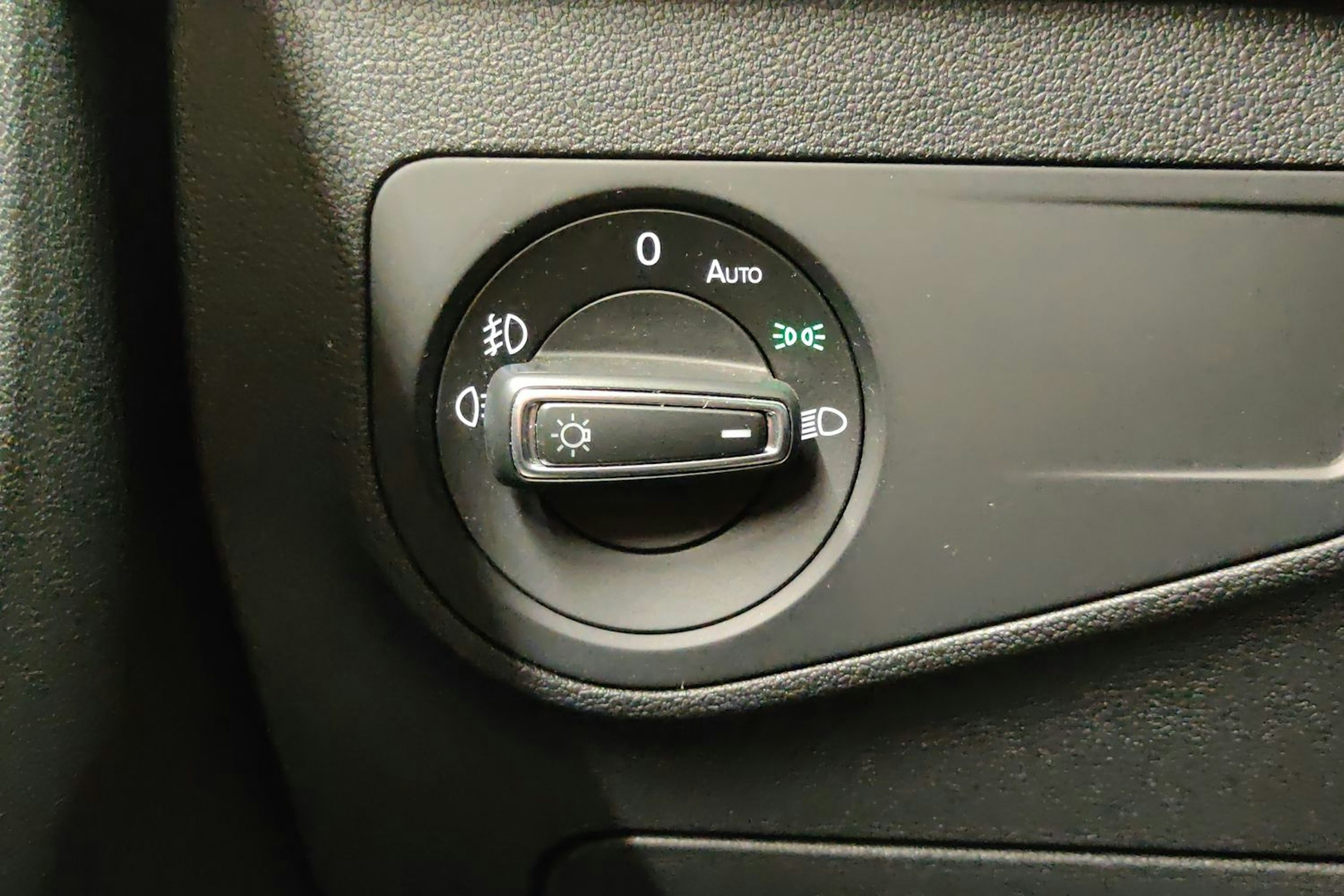 Valkoinen Volkswagen Tiguan 2019 kuva 24.