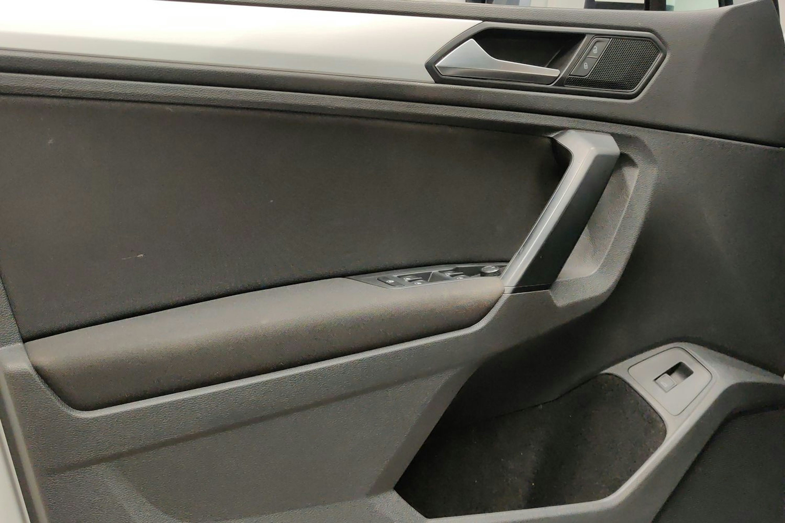 Valkoinen Volkswagen Tiguan 2019 kuva 26.