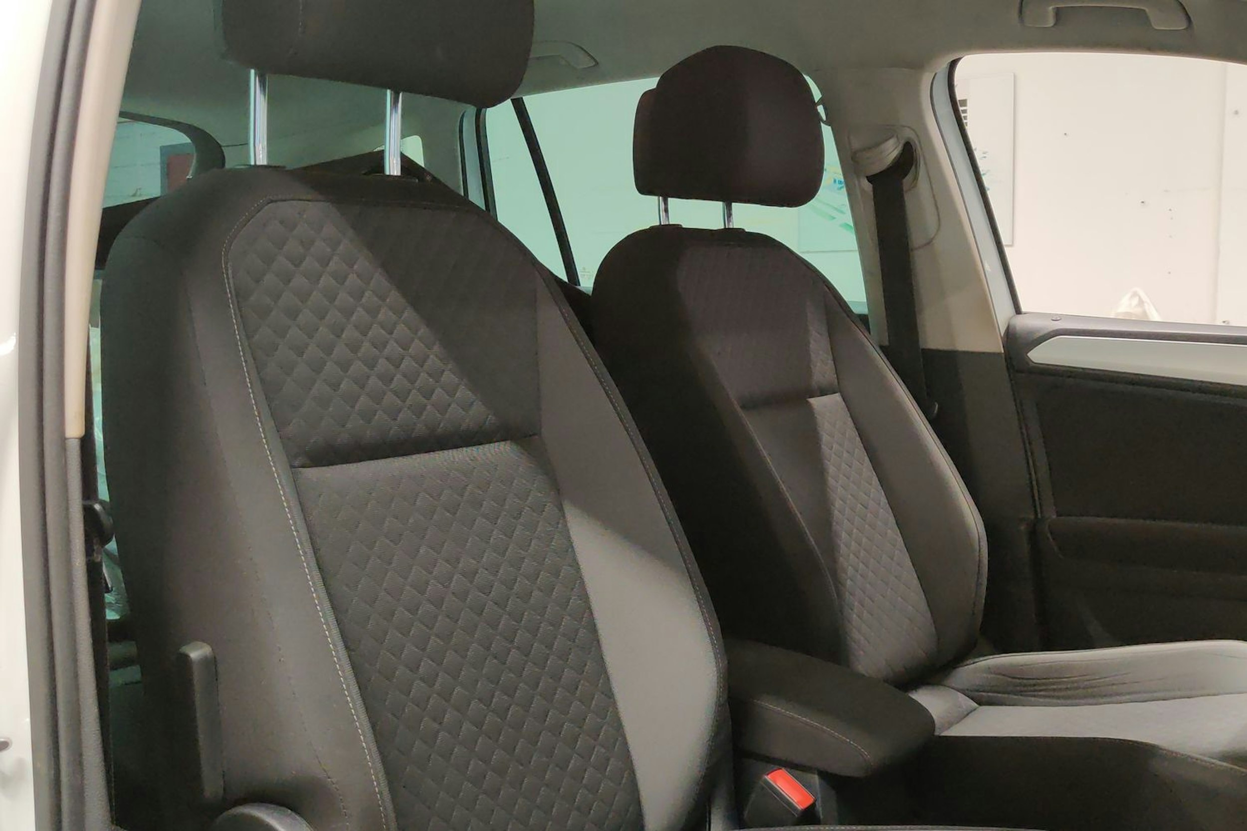 Valkoinen Volkswagen Tiguan 2019 kuva 27.