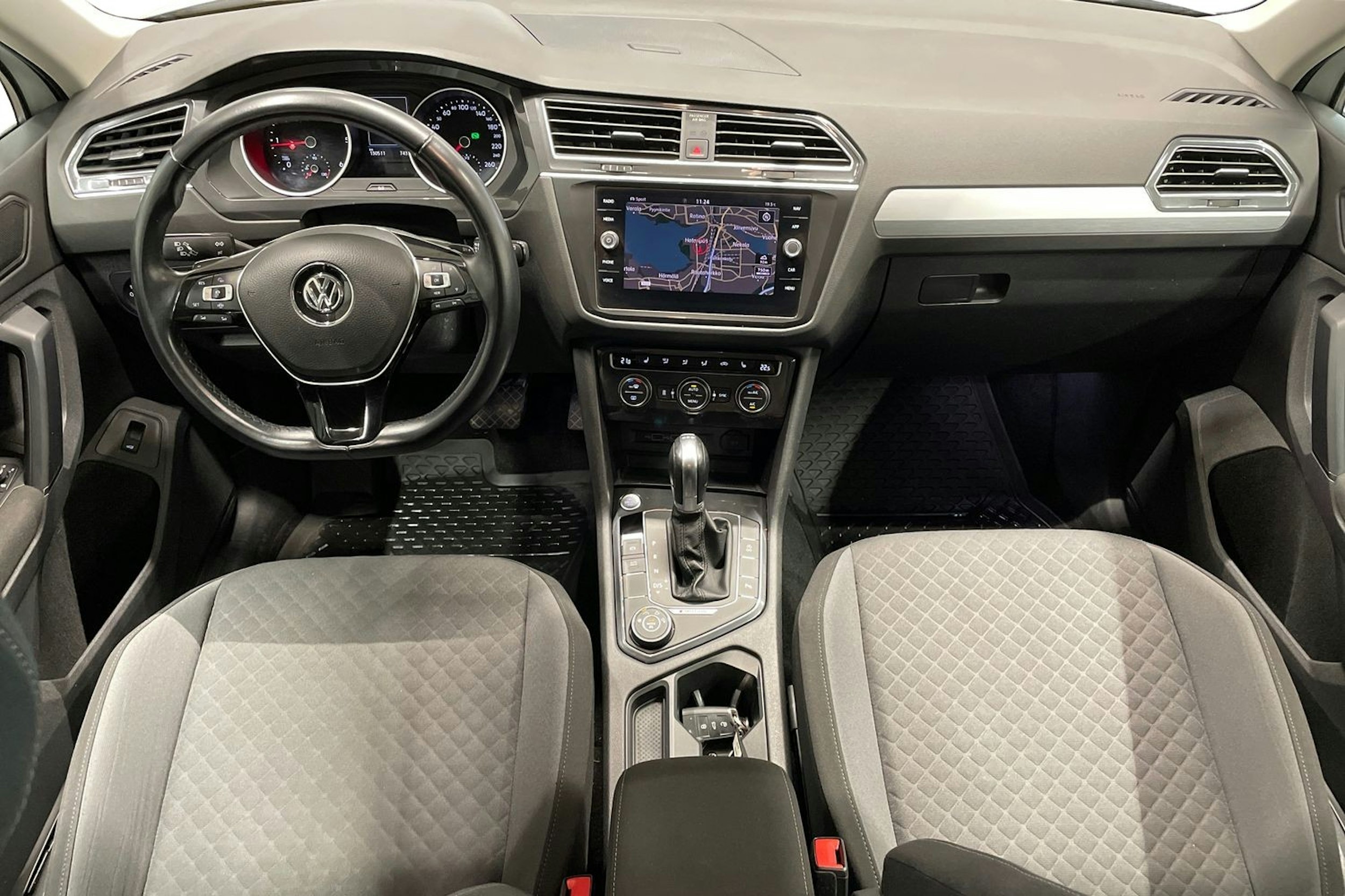 Valkoinen Volkswagen Tiguan 2019 kuva 9.