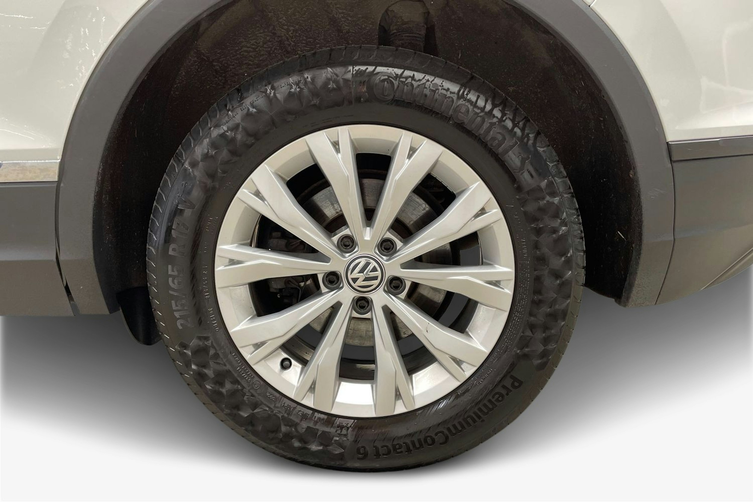 Valkoinen Volkswagen Tiguan 2019 kuva 11.