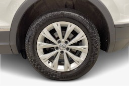 Valkoinen Volkswagen Tiguan 2019 kuva 11.