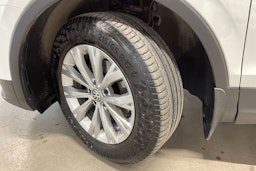 Valkoinen Volkswagen Tiguan 2019 kuva 13.