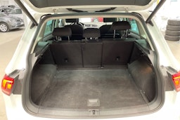 Valkoinen Volkswagen Tiguan 2019 kuva 14.