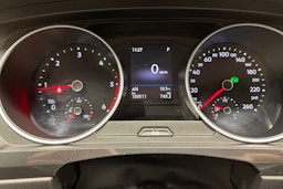 Valkoinen Volkswagen Tiguan 2019 kuva 15.