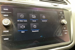 Valkoinen Volkswagen Tiguan 2019 kuva 17.